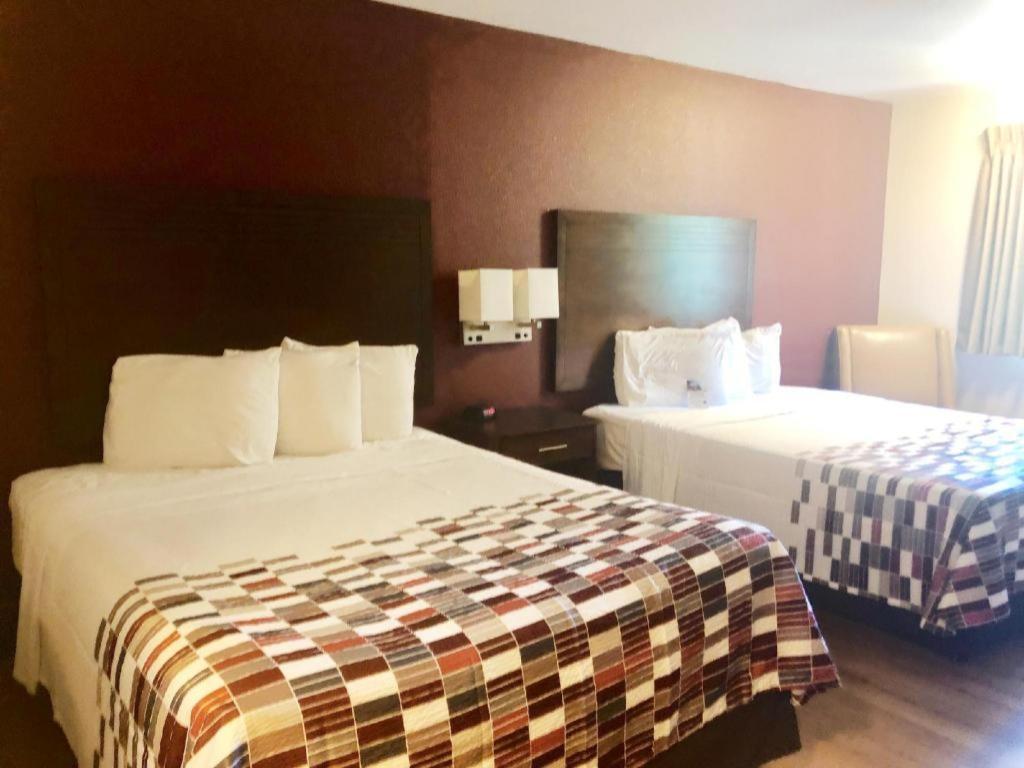 Evergreen Inn & Suites Portland (Adults Only) Екстериор снимка