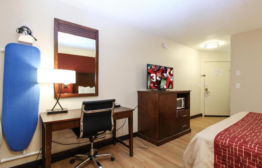 Evergreen Inn & Suites Portland (Adults Only) Екстериор снимка