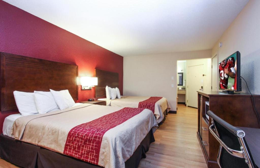 Evergreen Inn & Suites Portland (Adults Only) Екстериор снимка
