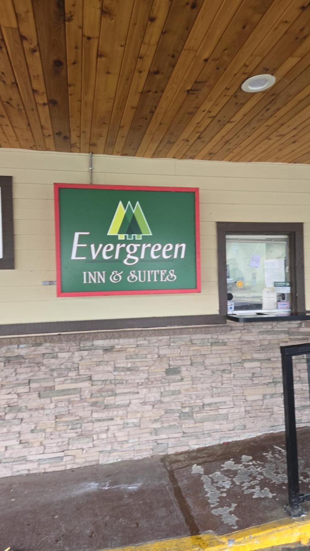Evergreen Inn & Suites Portland (Adults Only) Екстериор снимка
