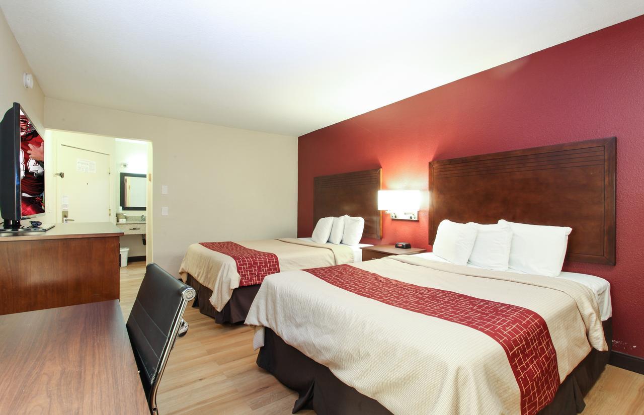 Evergreen Inn & Suites Portland (Adults Only) Екстериор снимка
