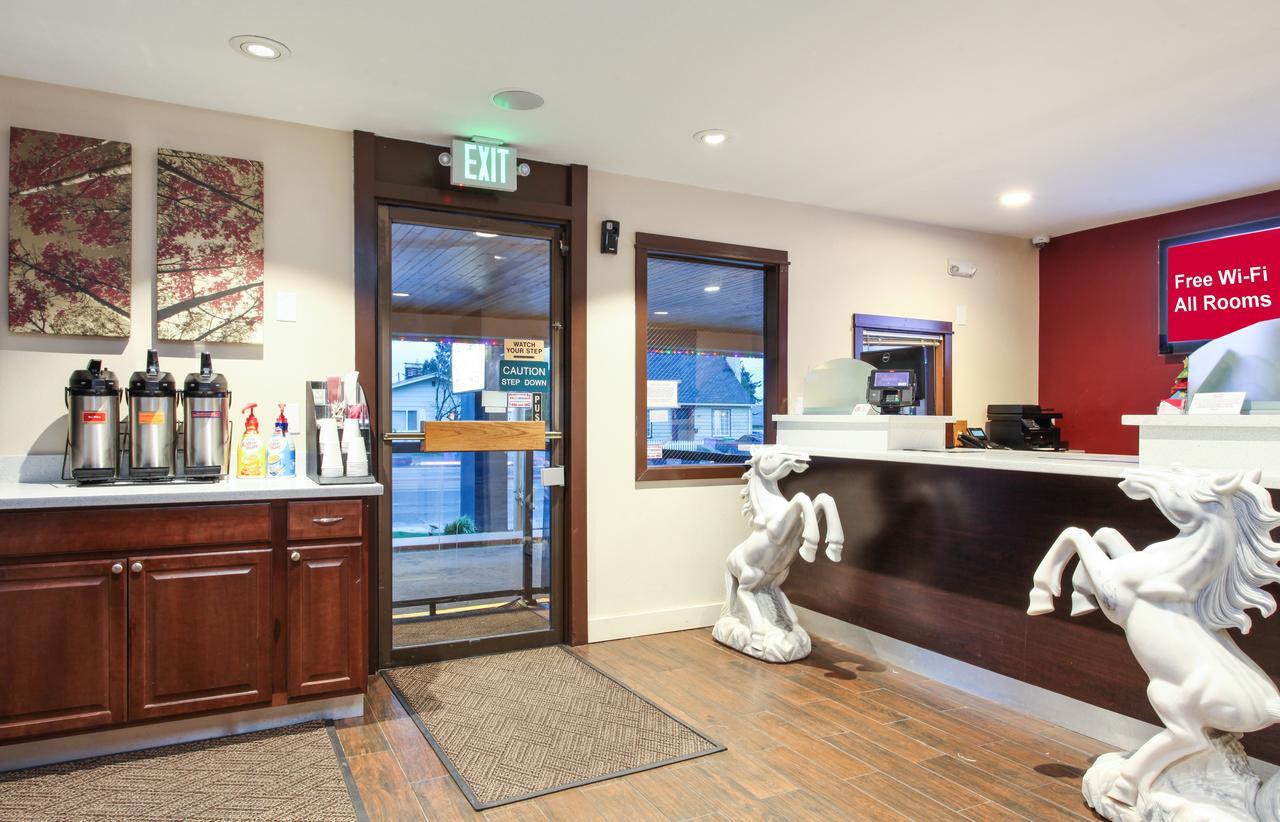 Evergreen Inn & Suites Portland (Adults Only) Екстериор снимка